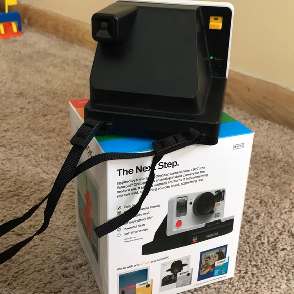 One step 2 vintage Polaroid camera. - Picture 4 of 6